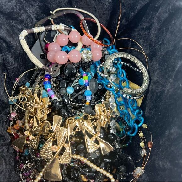 5 pounds of craft jewelry bundle vintage to current for repurpose - Picture 7 of 15